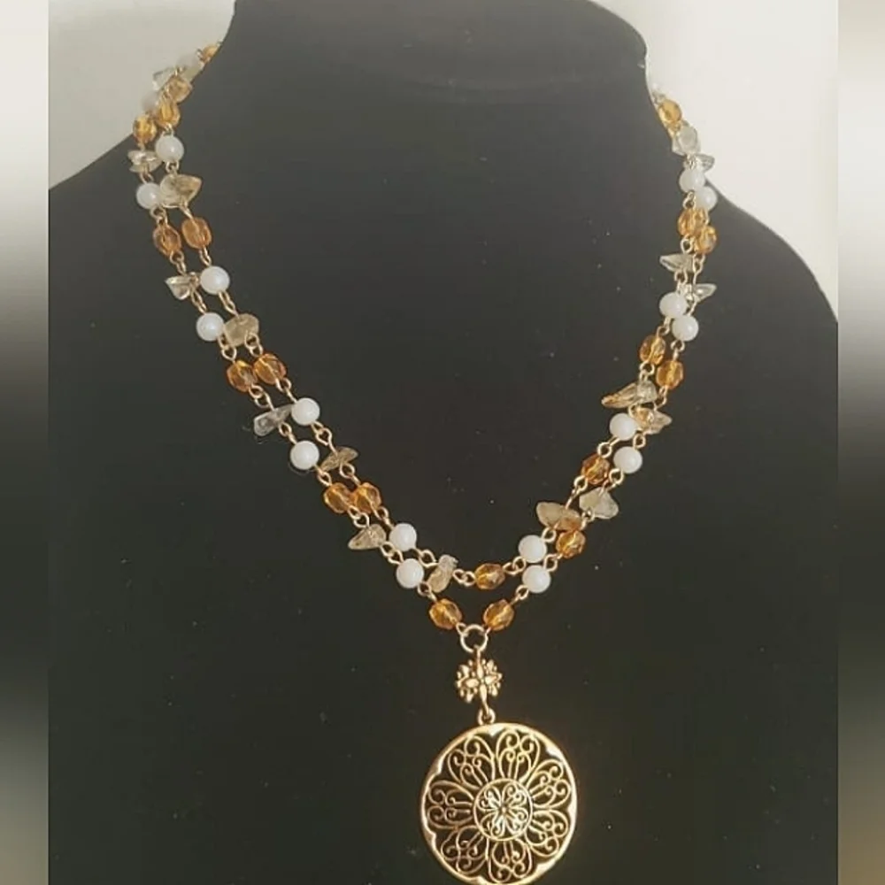 Long Barrel Pearl Beaded Necklace. 🌴